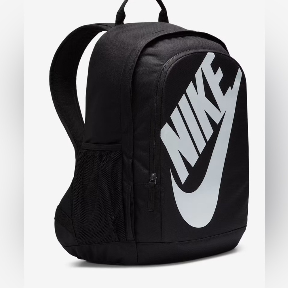 NWT Nike Hayward Black White Laptop
Unisex Backpack BA5217 010